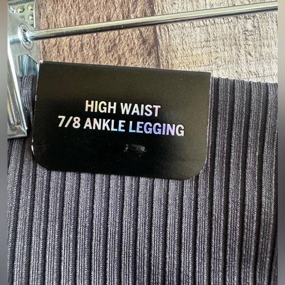 NWT Victoria’s Secret PINK Ultimate High Waist 7/8 Ankle Leggings Large - Picture 3 of 12